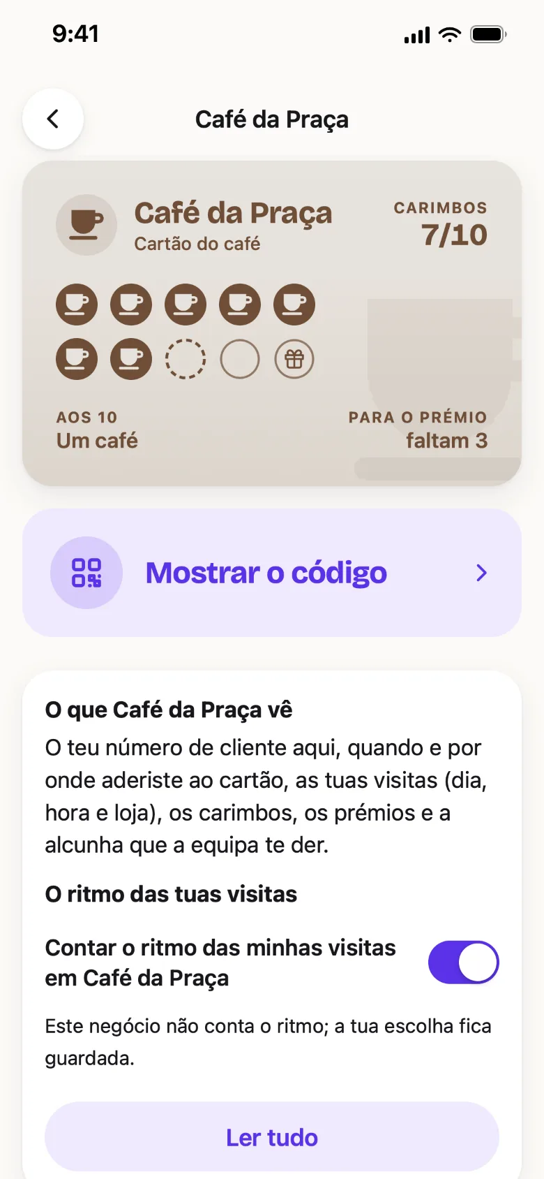 Um cartão aberto na Carteira: 7 de 10 carimbos, o botão para mostrar o código, e o que esse café vê do cliente.