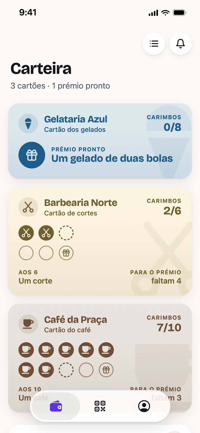 A Carteira no telemóvel, com três cartões: uma gelataria com um prémio pronto, uma barbearia com 2 de 6 carimbos e um café com 7 de 10.